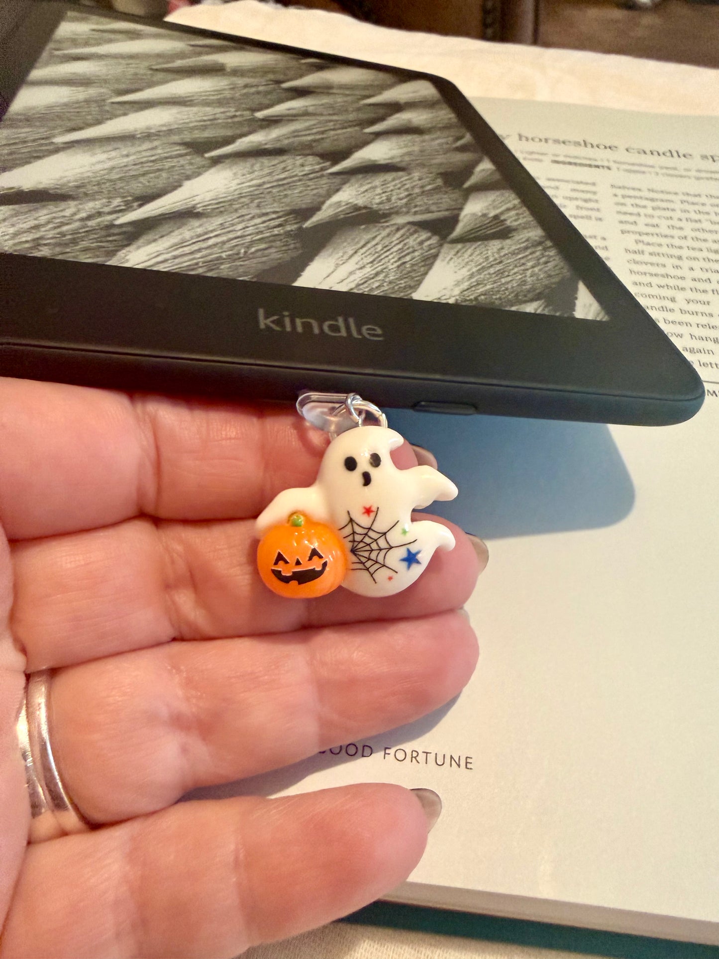 Cute Pumpin Ghost Kindle Dust Plug Charm