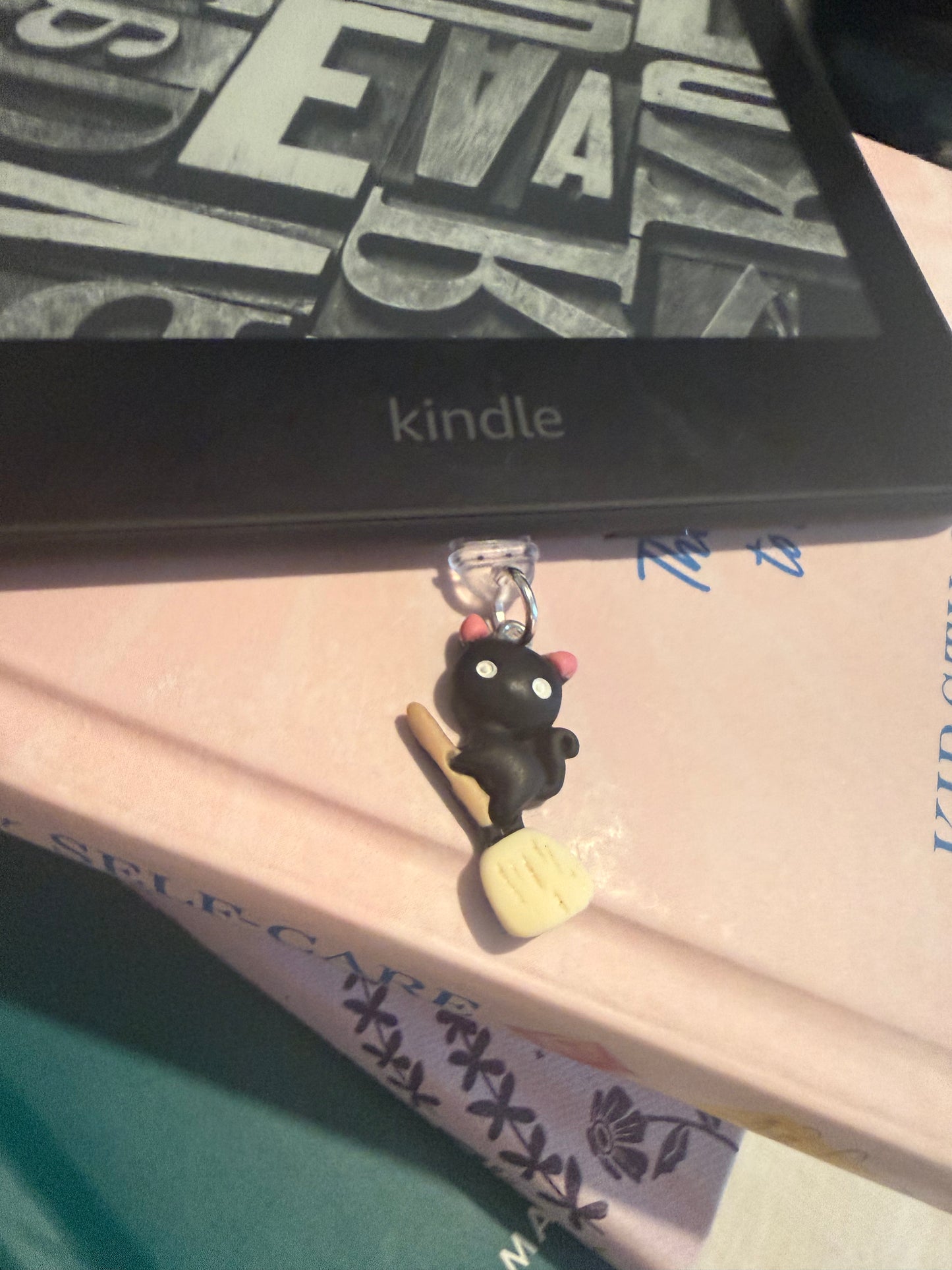 Black Cat Kindle Dust Plug Charm
