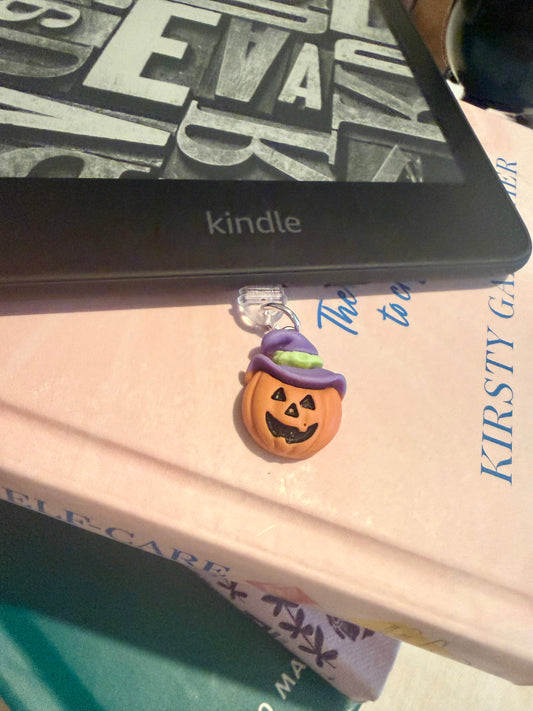 Pumpkin Witch Kindle Dust Plug Charm