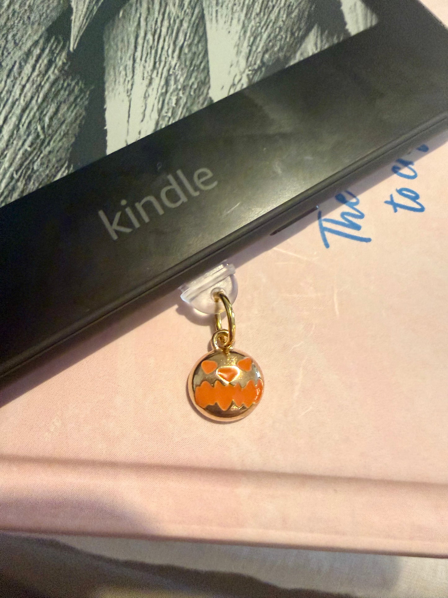 Scary Pumpkin Kindle Dust Plug Charm