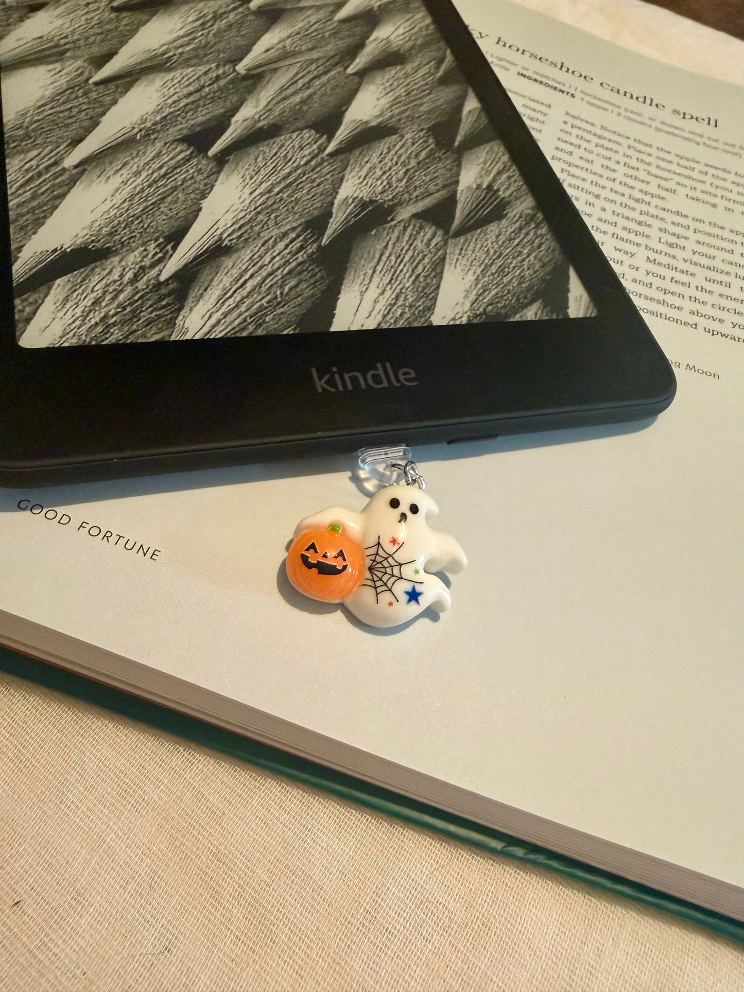 Cute Pumpin Ghost Kindle Dust Plug Charm